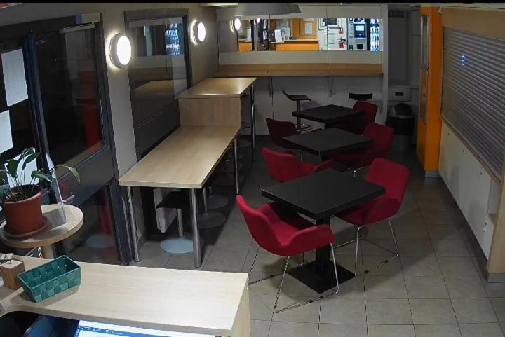 Enzo Hotel 1Er Prix Coudes Екстериор снимка