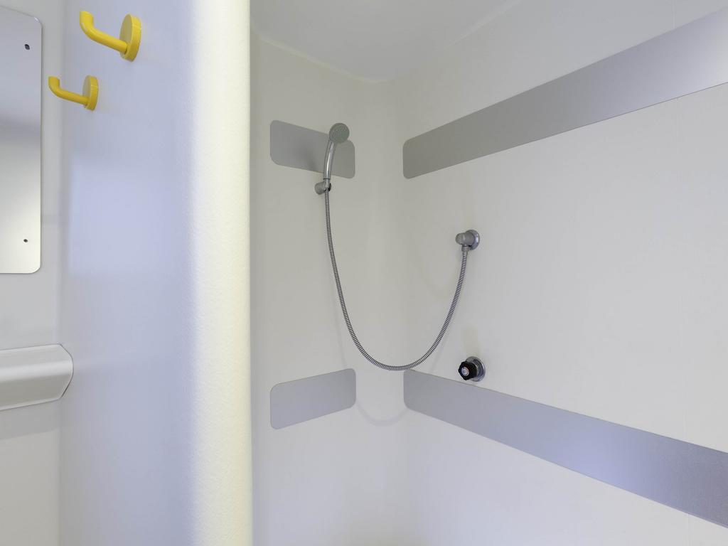 Enzo Hotel 1Er Prix Coudes Екстериор снимка